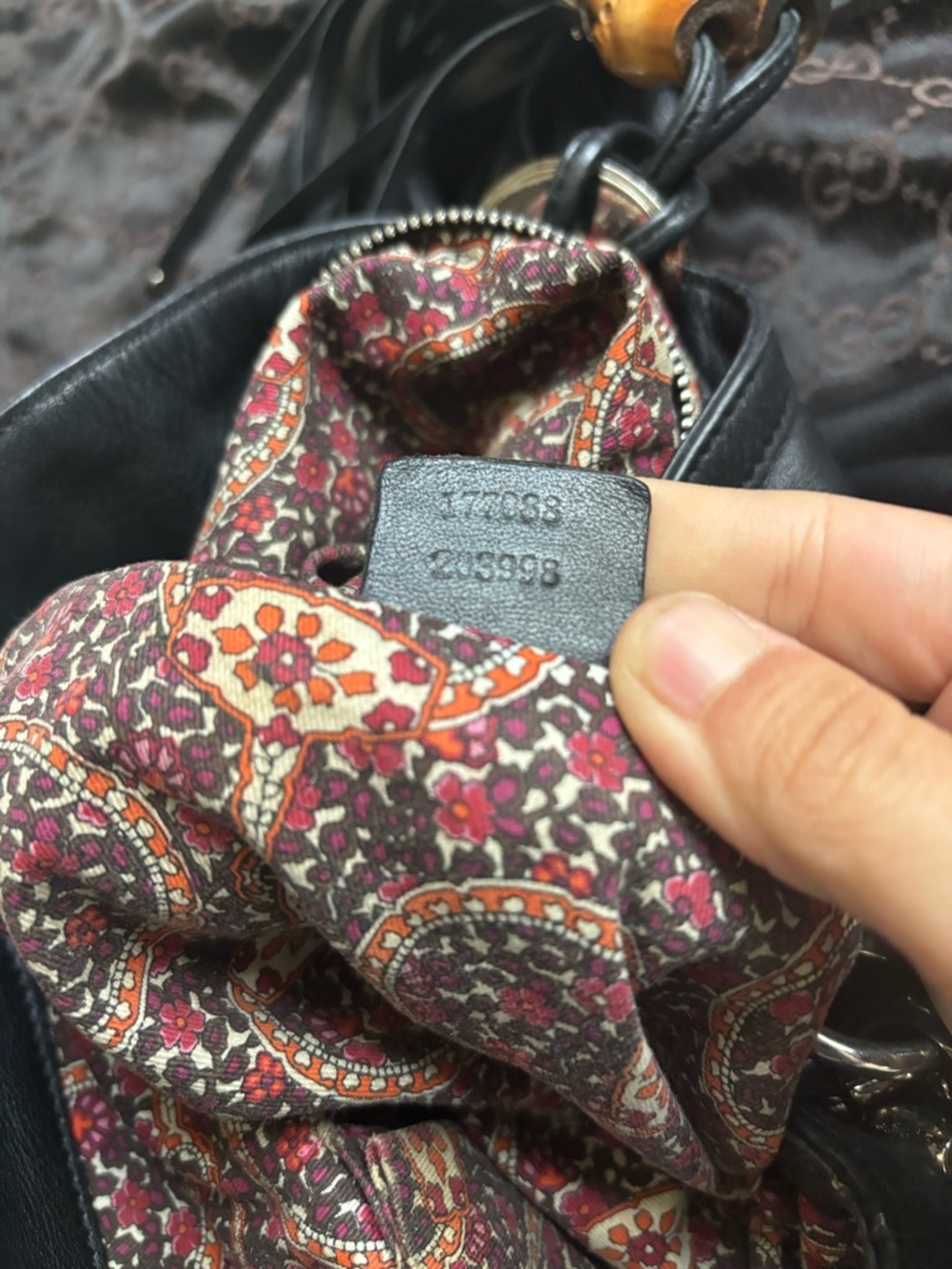 Authentic GUCCI “Indy” black leather Hobo bag - Picture 3 of 11
